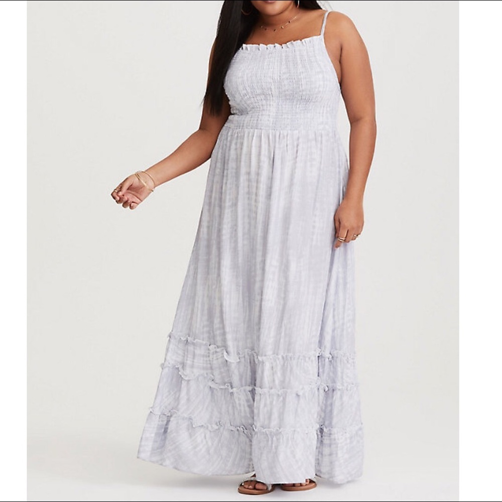 TORRID Blue & White Tie-Dye Smocked Dress 💙